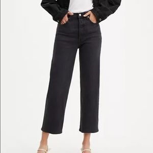 Levi’s Premium Ribcage straight black ankle jeans size 26